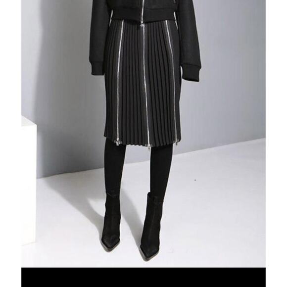 Marigold Shadows Goth Avant-Garde Pleated mid skirt w/exposed vertical zippers - Picture 9 of 10